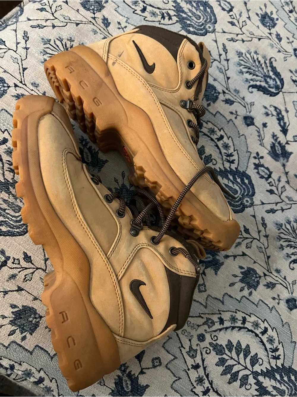 Youth Nike ACG (All Conditions Gear) hiking boots - size 6Y